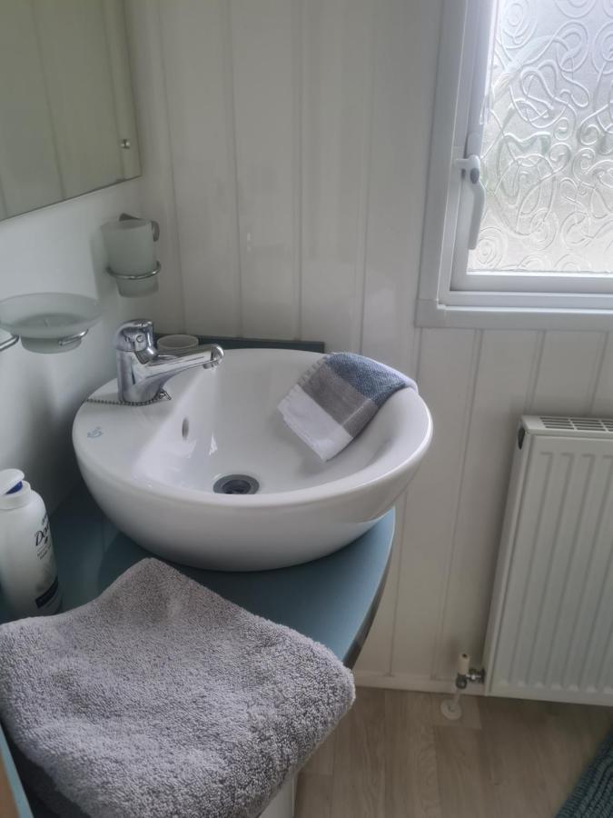 Beautiful 2 Bedroom Caravan, Holiday Park Tenby Saint Florence Luaran gambar
