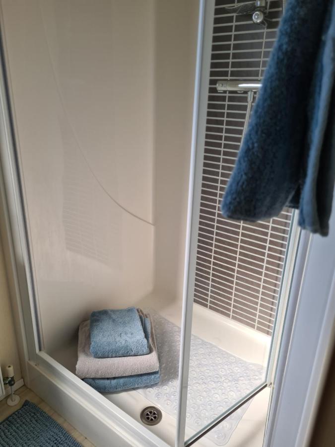 Beautiful 2 Bedroom Caravan, Holiday Park Tenby Saint Florence Luaran gambar