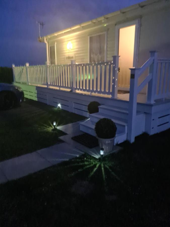 Beautiful 2 Bedroom Caravan, Holiday Park Tenby Saint Florence Luaran gambar