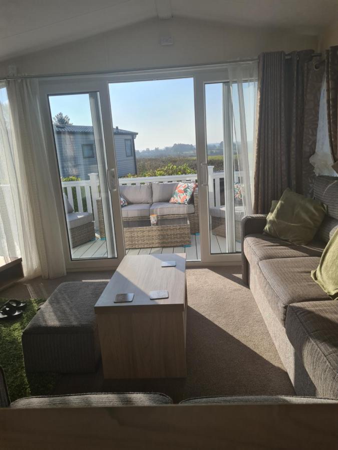 Beautiful 2 Bedroom Caravan, Holiday Park Tenby Saint Florence Luaran gambar