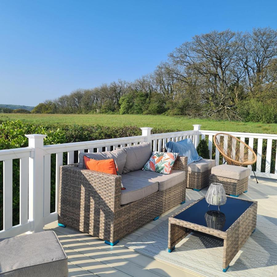 Beautiful 2 Bedroom Caravan, Holiday Park Tenby Saint Florence Luaran gambar