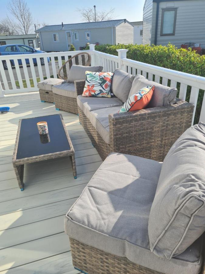 Beautiful 2 Bedroom Caravan, Holiday Park Tenby Saint Florence Luaran gambar