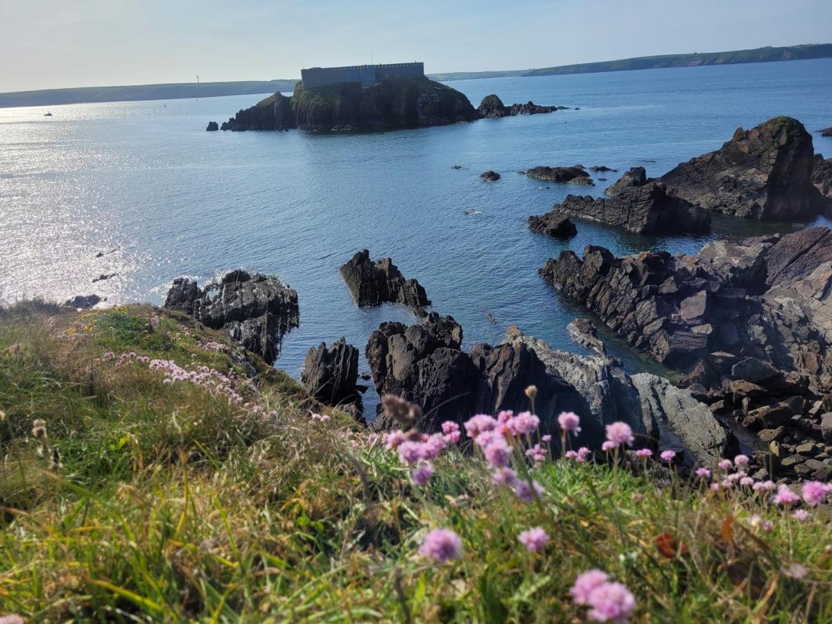 Beautiful 2 Bedroom Caravan, Holiday Park Tenby Saint Florence Luaran gambar