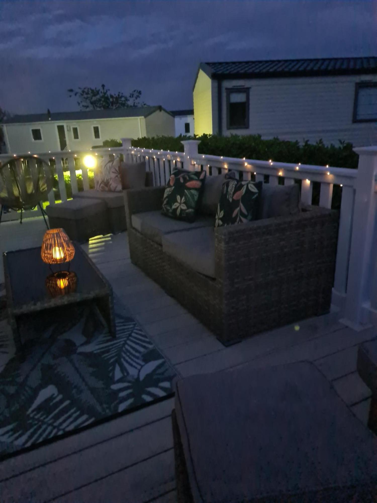 Beautiful 2 Bedroom Caravan, Holiday Park Tenby Saint Florence Luaran gambar